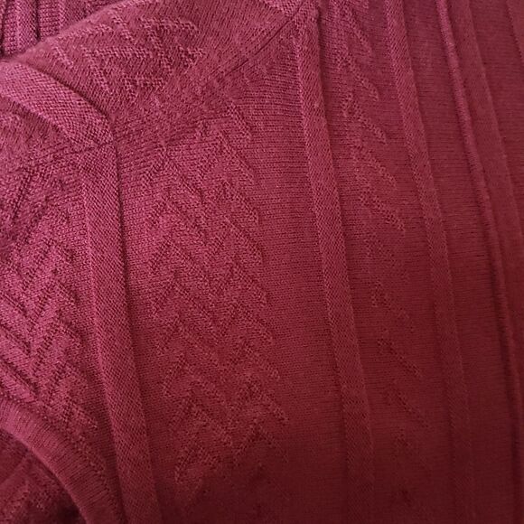 Pretty Wine Colored Croft & Barrow Textured Knit Scoop Neck Sweater Sz PXL - Picture 5 of 5